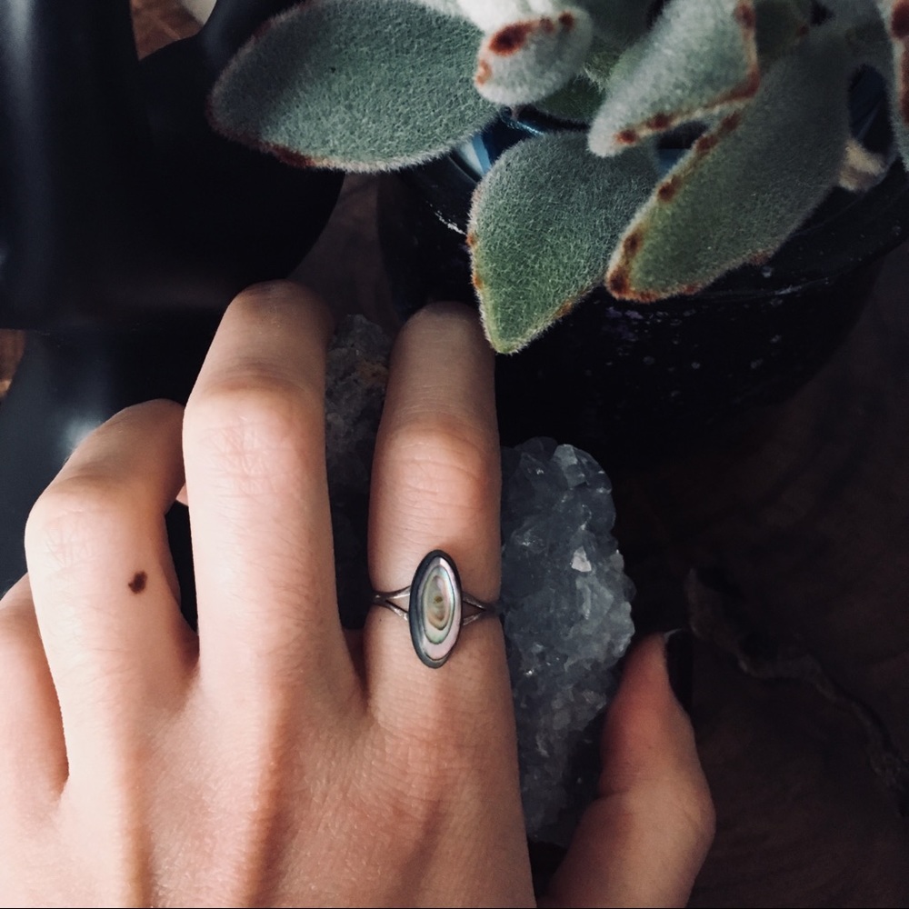 ✨ Abalone Oval Shape Sterling Silver Ring Size 5